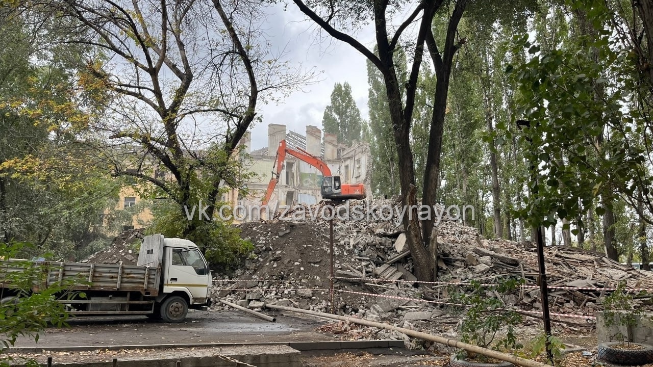 В Саратове после сноса аварийной многоэтажки жильцы соседних домов остались без газа